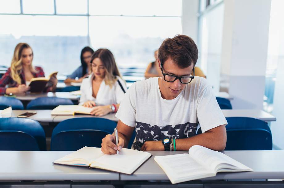 sistema de cobrança recorrente para universidade